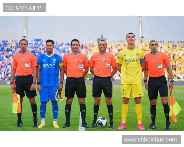 足球明星与球迷亲密合影瞬间记录梦想与激情的美好时刻 足球明星与球迷亲密合影瞬间记录梦想与激情的美好时刻